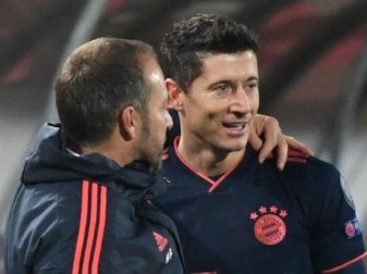 Bayern-Trainer Hansi Flick (l) setzt auf Torjäger Robert Lewandowski. Foto: Sven Hoppe/dpa Bayern-Trainer Hansi Flick (l) setzt auf Torjäger Robert Lewandowski. Foto: Sven Hoppe/dpa