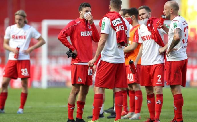 Die Spieler des 1. FC Köln waren nach dem 2:2 gegen den FSV Mainz 05 etwas enttäuscht. Foto: Lars Baron/Getty/Pool/dpa