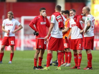 Die Spieler des 1. FC Köln waren nach dem 2:2 gegen den FSV Mainz 05 etwas enttäuscht. Foto: Lars Baron/Getty/Pool/dpa Die Spieler des 1. FC Köln waren nach dem 2:2 gegen den FSV Mainz 05 etwas enttäuscht. Foto: Lars Baron/Getty/Pool/dpa
