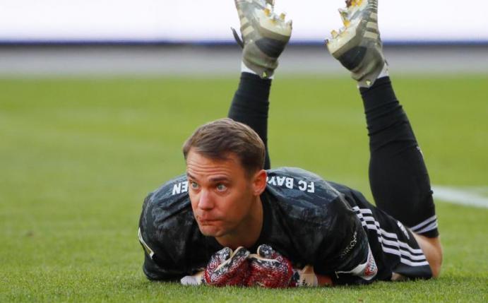 Der Vertragspoker mit Manuel Neuer bleibt spannend. Foto: Hannibal Hanschke/Reuters-Pool/dpa