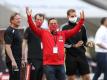 Kölns Sportdirektor Horst Heldt regt sich über die Mainzer Auswechselungen auf. Foto: Lars Baron/Getty/Pool/dpa
