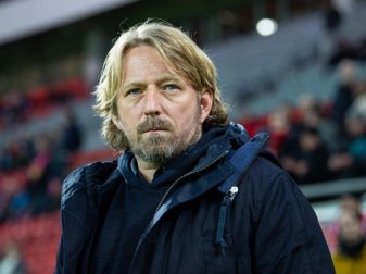 Stuttgarts Sportdirektor Sven Mislintat war mit der Schiedsrichter-Entscheidung nicht einverstanden. Foto: Guido Kirchner/dpa Stuttgarts Sportdirektor Sven Mislintat war mit der Schiedsrichter-Entscheidung nicht einverstanden. Foto: Guido Kirchner/dpa