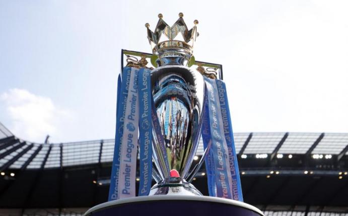 Die Trophäe der englischen Premier League. Foto: Martin Rickett/PA Wire/dpa