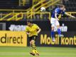 Siegte im Geisterspiel-Derby souverän gegen Schalke: BVB-Verteidiger Mats Hummels (l). Foto: Martin Meissner/AP-Pool/dpa