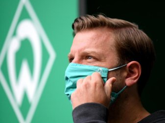 Nachdenklich mit Mundschutz: Werder-Coach Florian Kohfeldt vor dem Spiel gegen Bayer Leverkusen. Foto: Stuart Franklin/Getty-Pool/dpa Nachdenklich mit Mundschutz: Werder-Coach Florian Kohfeldt vor dem Spiel gegen Bayer Leverkusen. Foto: Stuart Franklin/Getty-Pool/dpa