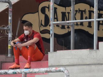 Nürnbergs Torwart Christian Mathenia hatte in der Partie beim FC St. Pauli wegen einer Notbremse die Rote Karte gesehen. Foto: Axel Heimken/dpa - Pool/dpa Nürnbergs Torwart Christian Mathenia hatte in der Partie beim FC St. Pauli wegen einer Notbremse die Rote Karte gesehen. Foto: Axel Heimken/dpa - Pool/dpa
