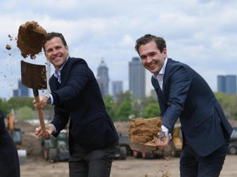 Arbeiten an einem Konzept für den DFB: Oliver Bierhoff und Friedrich Curtius. Foto: Arne Dedert/dpa Arbeiten an einem Konzept für den DFB: Oliver Bierhoff und Friedrich Curtius. Foto: Arne Dedert/dpa