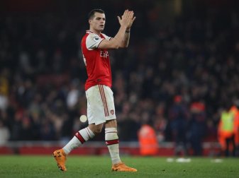 Granit Xhaka sieht das Hygienekonzept der Bundesliga als Vorbild. Foto: Paul Terry/CSM via ZUMA Wire/dpa Granit Xhaka sieht das Hygienekonzept der Bundesliga als Vorbild. Foto: Paul Terry/CSM via ZUMA Wire/dpa