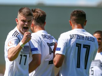 Auch Fabrice Hartmann (l.) bekommt einen neuen Vertrag Auch Fabrice Hartmann (l.) bekommt einen neuen Vertrag