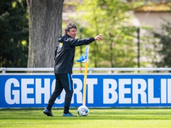 Bruno Labbadia feiert im Berliner Derby gegen Union sein Heim-Debüt als Hertha-Coach. Foto: Jan-Philipp Burmann/Hertha BSC via City-Press GmbH/dpa Bruno Labbadia feiert im Berliner Derby gegen Union sein Heim-Debüt als Hertha-Coach. Foto: Jan-Philipp Burmann/Hertha BSC via City-Press GmbH/dpa