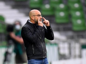 Hat mit Leverkusen die Gladbacher Borussia vor Augen: Bayer-Coach Peter Bosz. Foto: Stuart Franklin/Getty-Pool/dpa Hat mit Leverkusen die Gladbacher Borussia vor Augen: Bayer-Coach Peter Bosz. Foto: Stuart Franklin/Getty-Pool/dpa