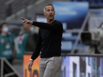 Muss mit der Eintracht in München antreten: Trainer Adi Hütter. Foto: Michael Probst/AP-Pool/dpa Muss mit der Eintracht in München antreten: Trainer Adi Hütter. Foto: Michael Probst/AP-Pool/dpa
