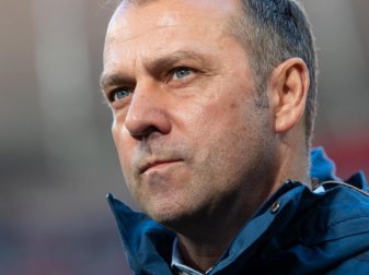 FCB-Trainer Flick blickt dem Spitzenspiel beim BVB am Dienstag mit großer Vorfreude entgegen. Foto: Sven Hoppe/dpa/Archivbild