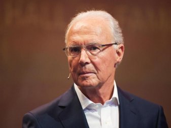 Franz Beckenbauer sieht den FC Bayern in einer guten Form. Foto: Ina Fassbender/dpa