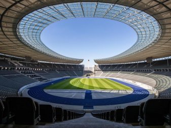 Hertha BSC möchte raus aus dem Olympiastadion und in einer reinen Fußball-Arena spielen. Foto: Andreas Gora/dpa Hertha BSC möchte raus aus dem Olympiastadion und in einer reinen Fußball-Arena spielen. Foto: Andreas Gora/dpa