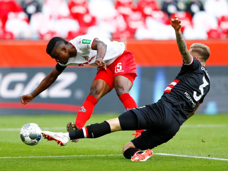 Jhon Cordoba (l) brachte Köln mit seinem Anschlusstreffer gegen Düsseldorf wieder zurück ins Spiel. Foto: Thilo Schmuelgen/Reuters-Pool/dpa