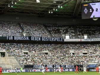 In Mönchengladbach waren spezielle Fans aus Pappe im Einsatz. Foto: Ina Fassbender/AFP-Pool/dpa In Mönchengladbach waren spezielle Fans aus Pappe im Einsatz. Foto: Ina Fassbender/AFP-Pool/dpa