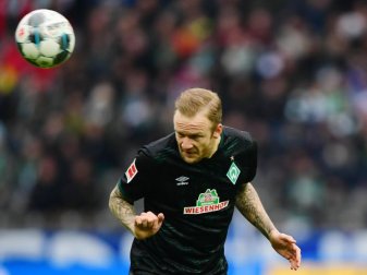 Nach der verletzungsbedingten frühen Auswechslung am 27. Spieltag droht Vogt für das Heimspiel gegen Borussia Mönchengladbach auszufallen. Foto: Soeren Stache/dpa/Archivbild Nach der verletzungsbedingten frühen Auswechslung am 27. Spieltag droht Vogt für das Heimspiel gegen Borussia Mönchengladbach auszufallen. Foto: Soeren Stache/dpa/Archivbild