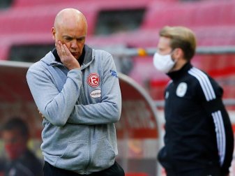 Nachdenklich: Fortuna-Coach Uwe Rösler. Foto: Thilo Schmuelgen/Reuters-Pool/dpa Nachdenklich: Fortuna-Coach Uwe Rösler. Foto: Thilo Schmuelgen/Reuters-Pool/dpa