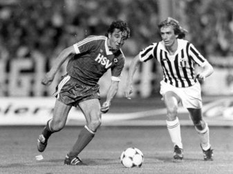 Felix Magath (l.) erzielte den entscheidenden Treffer Felix Magath (l.) erzielte den entscheidenden Treffer