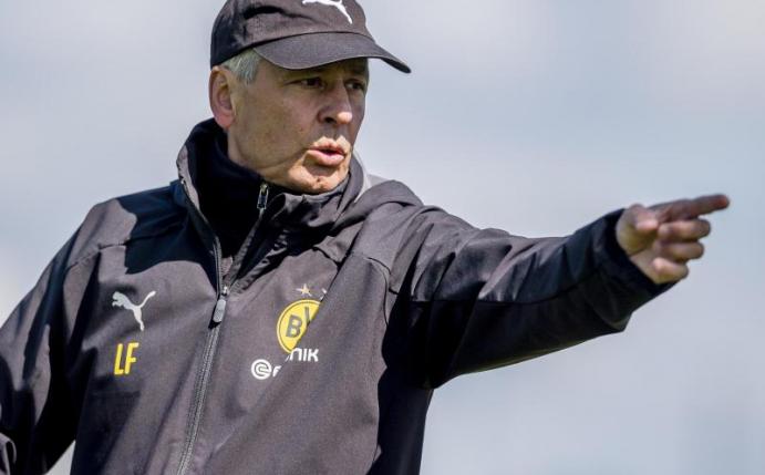 BVB-Trainer Lucien Favre kann wieder auf Abwehr-Ass Mats Hummels bauen. Foto: Alexandre Simoes/Borussia Dortmund GmbH & Co. KGaA/dpa