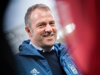 Bayern-Trainer Hansi Flick freut sich auf das Topspiel gegen den BVB. Foto: Tom Weller/dpa Bayern-Trainer Hansi Flick freut sich auf das Topspiel gegen den BVB. Foto: Tom Weller/dpa