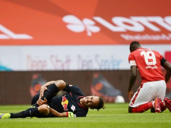 Yussuf Poulsen verletzte sich im Spiel gegen Mainz Yussuf Poulsen verletzte sich im Spiel gegen Mainz