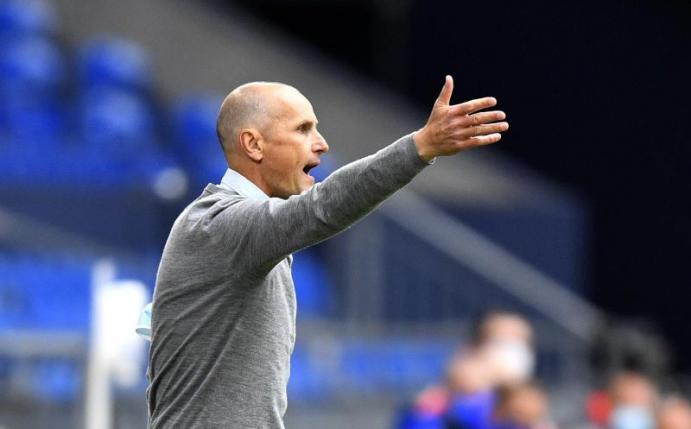 Augsburgs Trainer Heiko Herrlich hofft auf einen Sieg gegen den SC Paderborn. Foto: Martin Meissner/AP-Pool/dpa