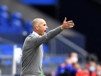 Augsburgs Trainer Heiko Herrlich hofft auf einen Sieg gegen den SC Paderborn. Foto: Martin Meissner/AP-Pool/dpa Augsburgs Trainer Heiko Herrlich hofft auf einen Sieg gegen den SC Paderborn. Foto: Martin Meissner/AP-Pool/dpa