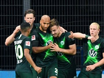 Wolfsburg gewinnt souverän mit 4:1 in Leverkusen Wolfsburg gewinnt souverän mit 4:1 in Leverkusen