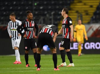 Die Frankfurt kamen im eigenen Stadion gegen den SC Freiburg nicht über ein 3:3 hinaus. Foto: Arne Dedert/dpa-Pool/dpa Die Frankfurt kamen im eigenen Stadion gegen den SC Freiburg nicht über ein 3:3 hinaus. Foto: Arne Dedert/dpa-Pool/dpa