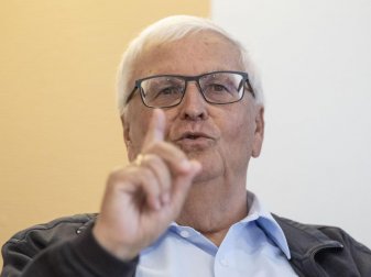 Der ehemalige DFB-Präsident Theo Zwanziger fordert vom DFB eine intensive und zielgerichtete Aufklärung der Sommermärchen-Affäre. Foto: Boris Roessler/dpa Der ehemalige DFB-Präsident Theo Zwanziger fordert vom DFB eine intensive und zielgerichtete Aufklärung der Sommermärchen-Affäre. Foto: Boris Roessler/dpa