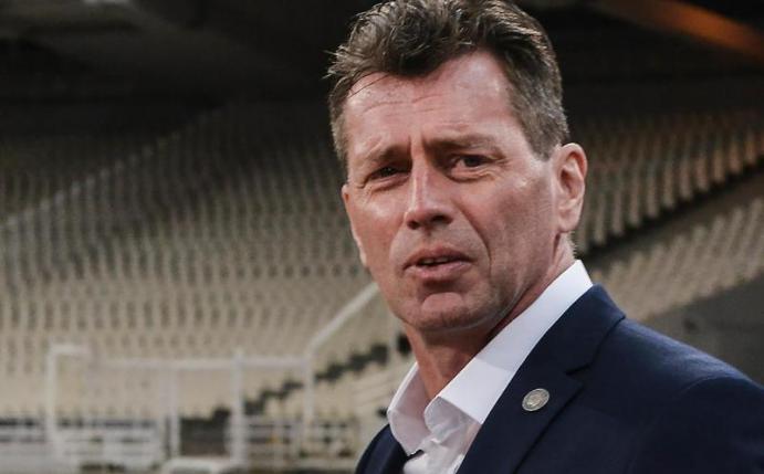 Der BVB beendete die Zusammenarbeit mit Michael Skibbe. Foto: Angelos Tzortzinis/dpa