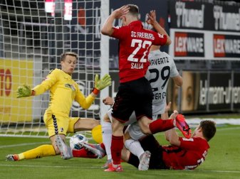 Leverkusens Kai Havertz (2.v.r.) erzielte das Tor des Tages. Foto: Ronald Wittek/epa/Pool/dpa Leverkusens Kai Havertz (2.v.r.) erzielte das Tor des Tages. Foto: Ronald Wittek/epa/Pool/dpa