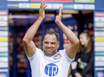 Drückt Werder die Daumen: Ex-Bremer Ailton. Foto: Axel Heimken/dpa Drückt Werder die Daumen: Ex-Bremer Ailton. Foto: Axel Heimken/dpa