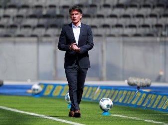 Trainer Bruno Labbadia startete mit der Berliner Mannschaft mit drei Siegen in den ersten vier Bundesliga-Spielen. Foto: Hannibal Hanschke/Reuters Pool/dpa Trainer Bruno Labbadia startete mit der Berliner Mannschaft mit drei Siegen in den ersten vier Bundesliga-Spielen. Foto: Hannibal Hanschke/Reuters Pool/dpa