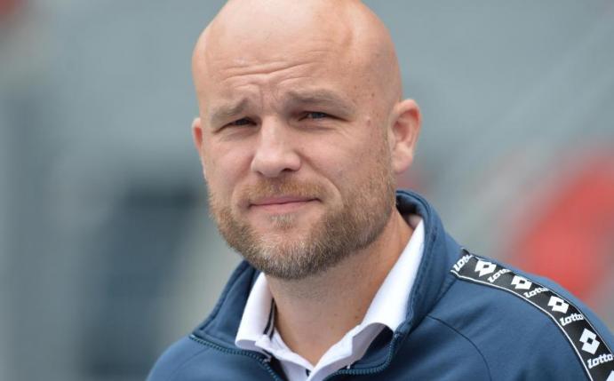 Der Mainzer Sportvorstand Rouven Schröder blickt in die Kamera. Foto: Timm Schamberger/dpa