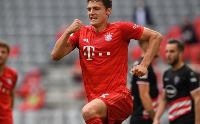 Bayern-Außenverteidiger Benjamin Pavard traf gegen Düsseldorf doppelt. Foto: Christof Stache/AFP/Pool/dpa