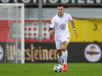 Abwehrspieler Robin Knoche wird den VfL Wolfsburg in diesem Sommer nach 15 Jahren verlassen. Foto: Friso Gentsch/dpa