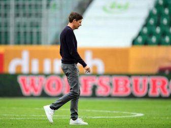 Der VfL Wolfsburg von Trainer Oliver Glasner hat nur eines seiner vergangenen sieben Heimspiele gewonnen. Foto: Swen Pförtner/dpa-Pool/dpa