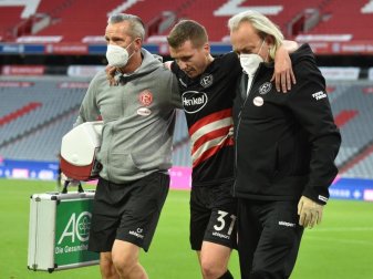 Der Düsseldorfer Marcel Sobottka verletzte sich nicht so schwer wie befürchtet. Foto: Christof Stache/AFP/Pool/dpa Der Düsseldorfer Marcel Sobottka verletzte sich nicht so schwer wie befürchtet. Foto: Christof Stache/AFP/Pool/dpa