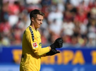 Torwart Alexander Schwolow kann sich auch vorstellen beim SC Freiburg zu bleiben. Foto: Patrick Seeger/dpa Torwart Alexander Schwolow kann sich auch vorstellen beim SC Freiburg zu bleiben. Foto: Patrick Seeger/dpa