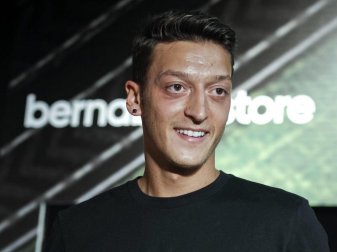 Verliert einem Medienbericht zufolge seinen Sponsor Adidas: Mesut Özil. Foto: Emilio Naranjo/EFE/epa/dpa Verliert einem Medienbericht zufolge seinen Sponsor Adidas: Mesut Özil. Foto: Emilio Naranjo/EFE/epa/dpa