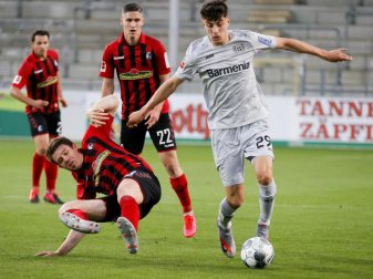 Bayer Leverkusen kämpft noch um den Verbleib von Kai Havertz (r). Foto: Ronald Wittek/epa/Pool/dpa Bayer Leverkusen kämpft noch um den Verbleib von Kai Havertz (r). Foto: Ronald Wittek/epa/Pool/dpa