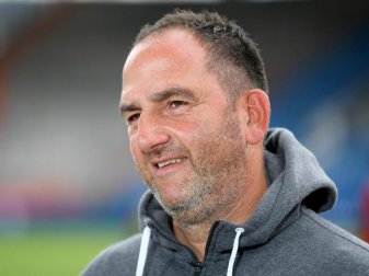 Heidenheim-Trainer Frank Schmidt sieht sein Team im Aufstiegsrennen in einer guten Position. Foto: Lukas Schulze/Getty/POOL/dpa Heidenheim-Trainer Frank Schmidt sieht sein Team im Aufstiegsrennen in einer guten Position. Foto: Lukas Schulze/Getty/POOL/dpa