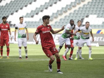 Wird mit dem FC Bayern in Verbindung gebracht: Leverkusens Megatalent Kai Havertz (M.). Foto: Ina Fassbender/AFP-Pool/dpa Wird mit dem FC Bayern in Verbindung gebracht: Leverkusens Megatalent Kai Havertz (M.). Foto: Ina Fassbender/AFP-Pool/dpa
