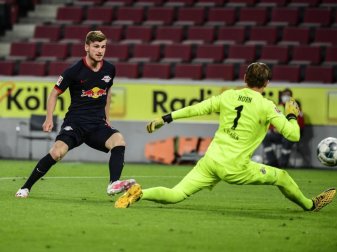 Timo Werner (l) soll vor einem Wechsel zum FC Chelsea stehen. Foto: Ina Fassbender/AFP/POOL/dpa Timo Werner (l) soll vor einem Wechsel zum FC Chelsea stehen. Foto: Ina Fassbender/AFP/POOL/dpa