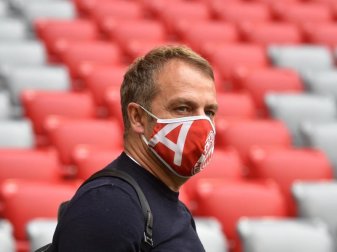 Hat mit dem FC Bayern München in der englischen Woche gleich drei Topspiele vor dem Bug: Trainer Hansi Flick. Foto: Christof Stache/AFP/Pool/dpa
