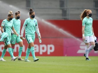 Die Spielerinnen der TSG 1899 Hoffenheim gewannen gegen Leverkusen. Foto: Adam Pretty/Getty Images Europe/Pool/dpa Die Spielerinnen der TSG 1899 Hoffenheim gewannen gegen Leverkusen. Foto: Adam Pretty/Getty Images Europe/Pool/dpa