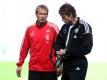 Hat mit Jürgen Klinsmann (r) nach eigenen Worten «seit Ewigkeiten» nicht mehr gesprochen: Jens Lehmann 2006 mit dem damaligen Bundestrainer. Foto: DB Gilliar/DFB/GES-Pool/dpa
